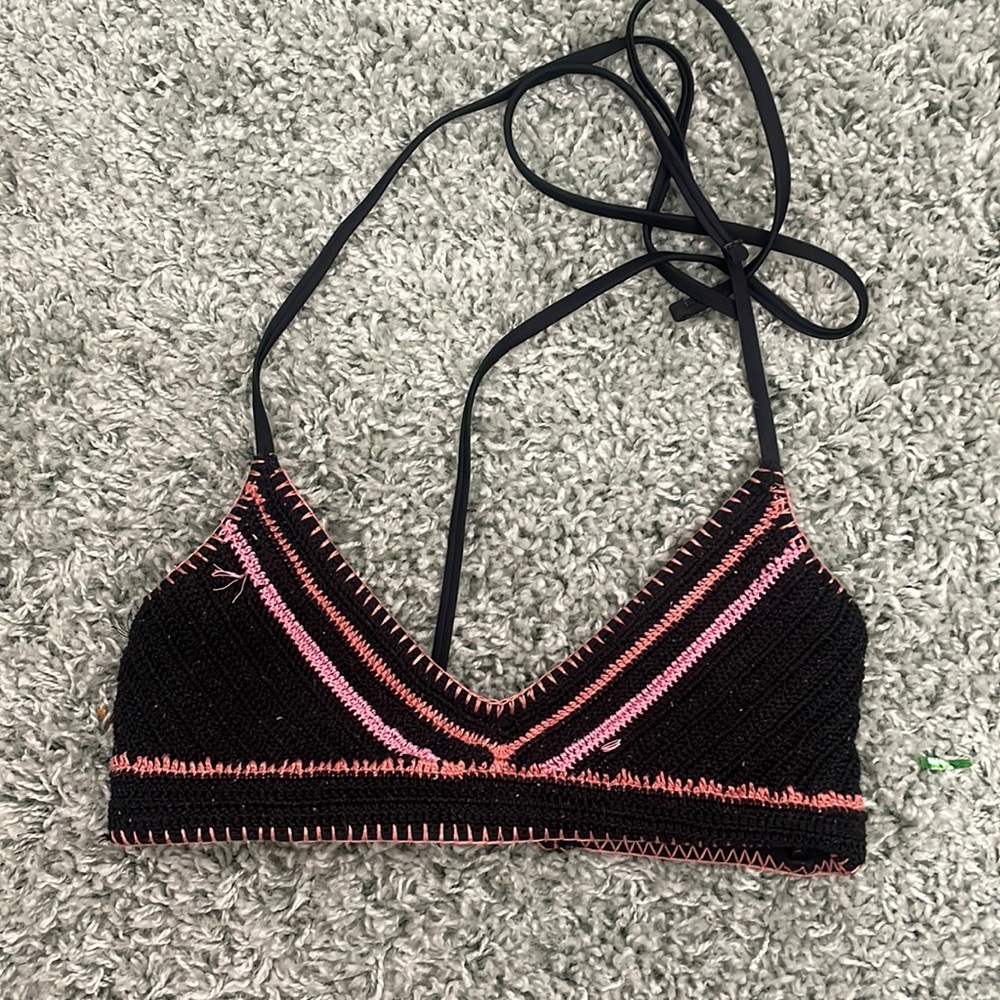 Knitted bikini top